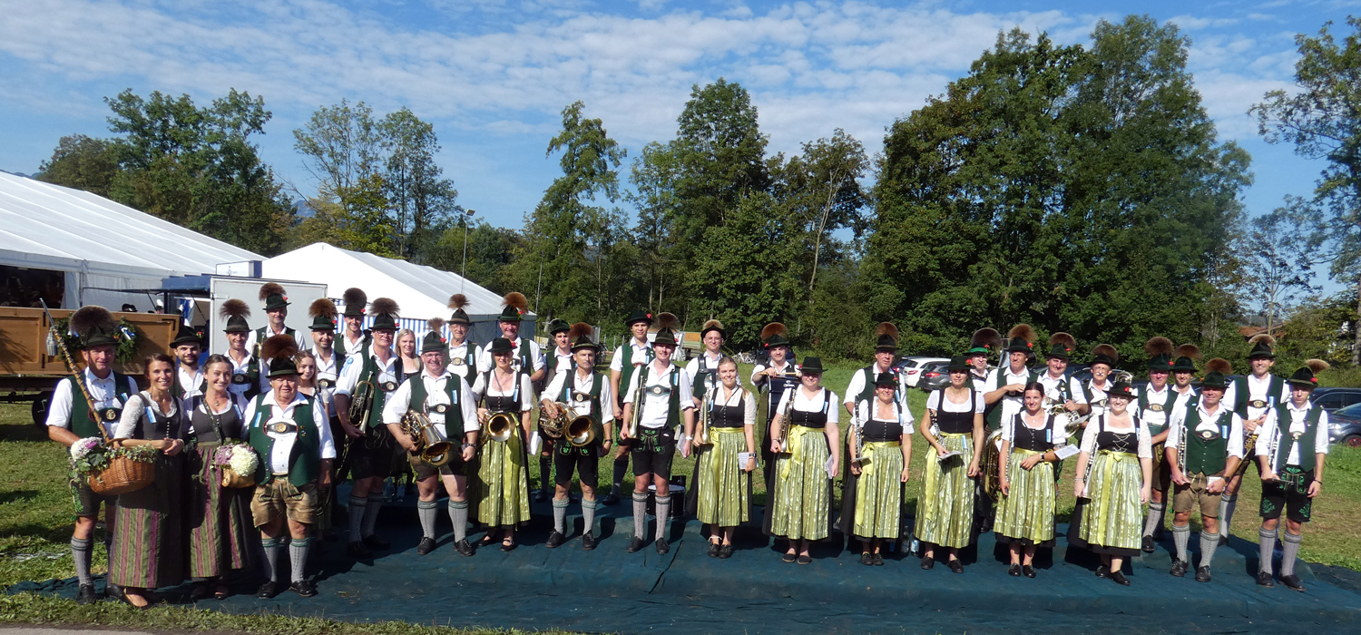 Die Trachtenkapelle Feldk In Einer Pause Der Begruungsmusik Fur Die Teilnehmenden Verein Und Musikkapellen