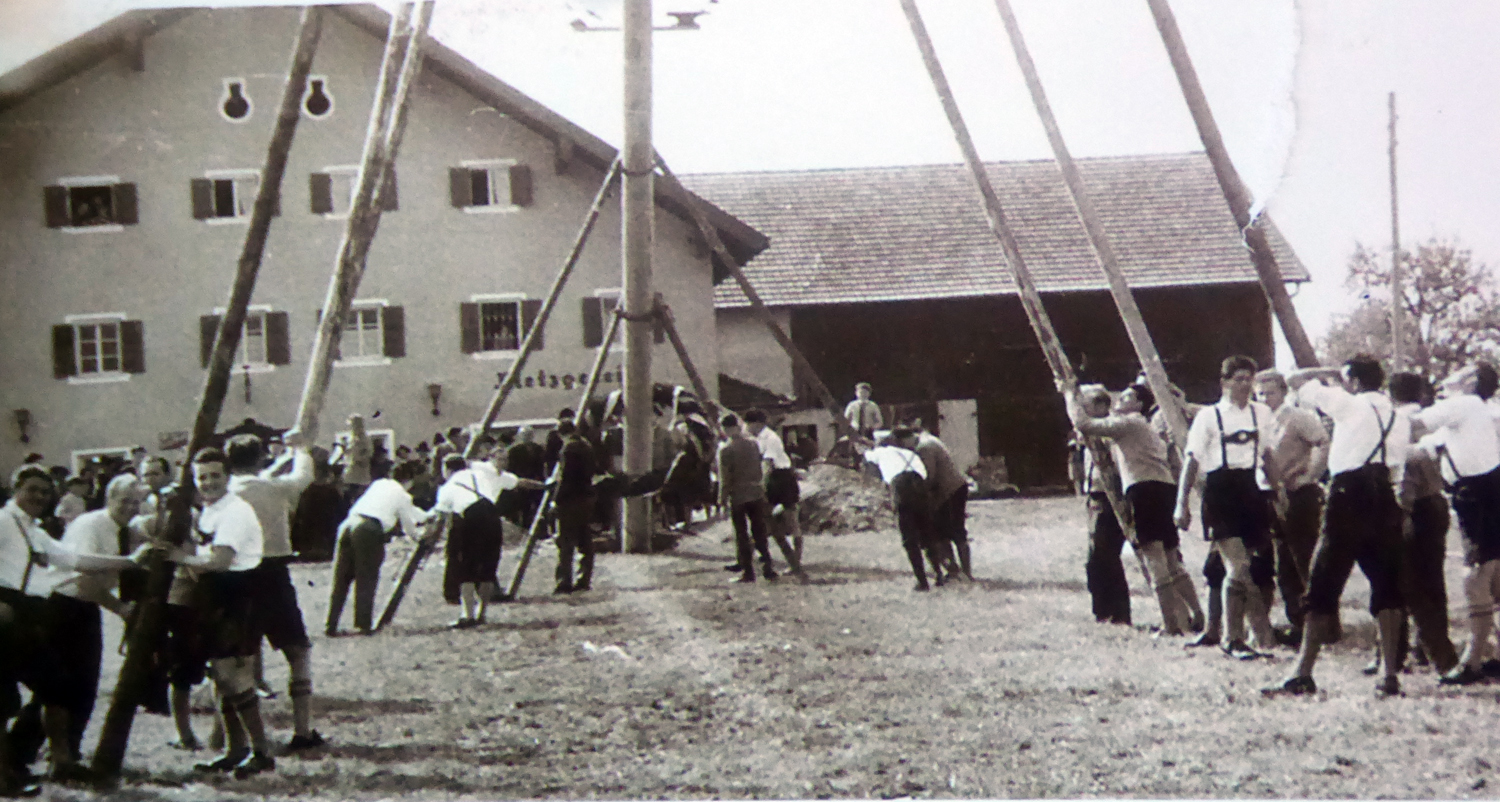 Langs Ist Es Her   Maibaumaufstellen Beim Gasthaus Gumping